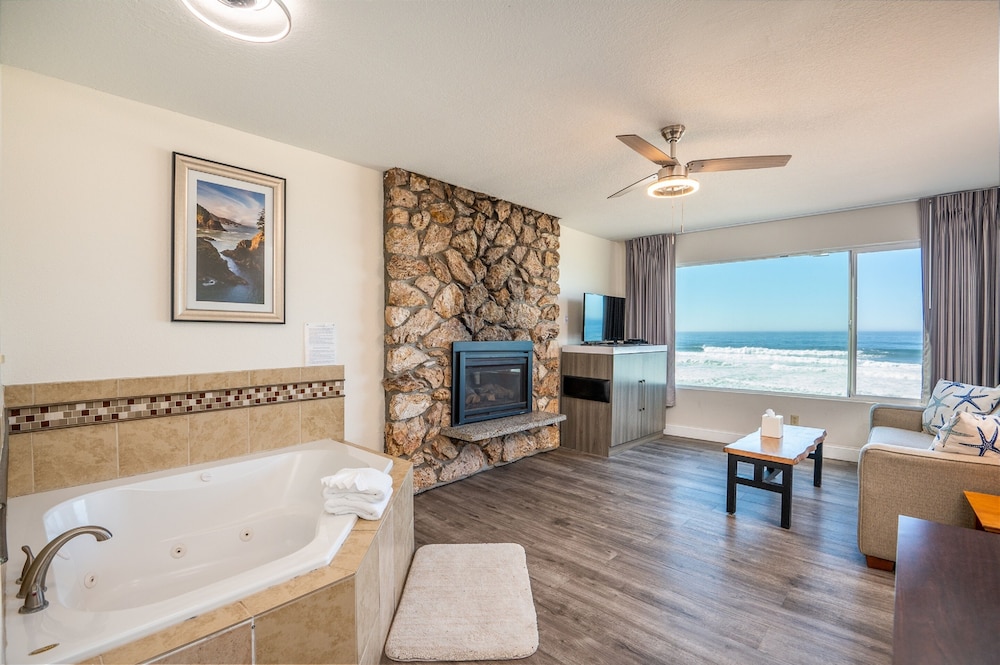 Sailor Jack's Oceanfront Inn - photo 39