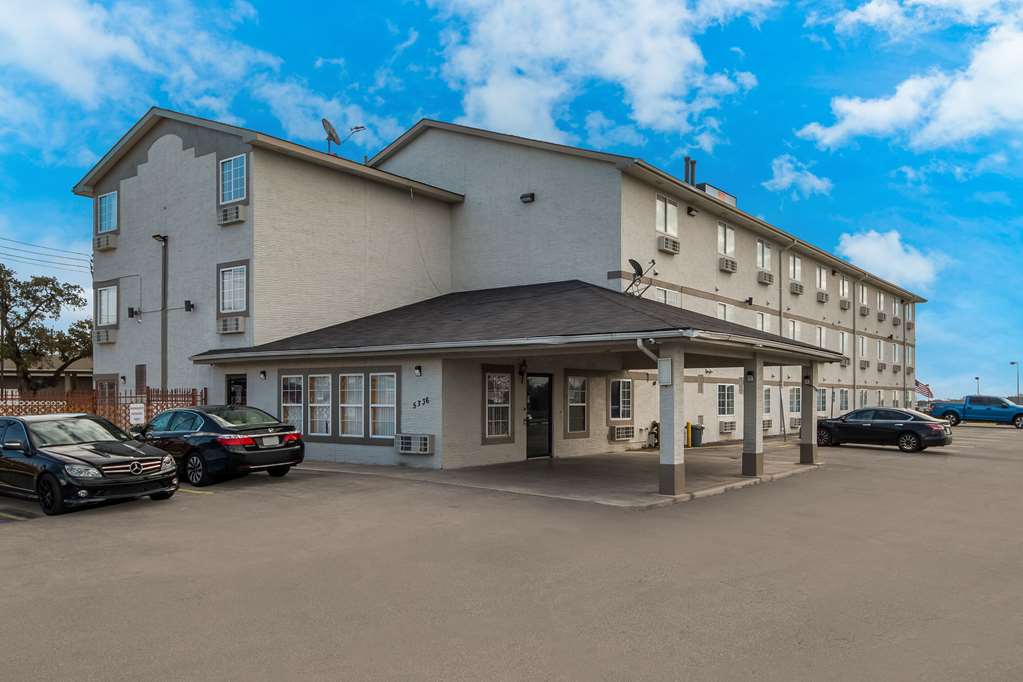 Econo Lodge San Antonio near SeaWorld Medical Center - photo 2