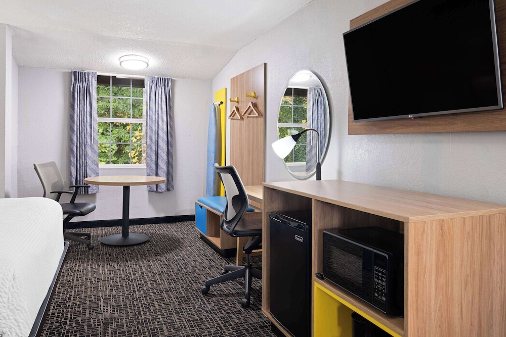 Days Inn by Wyndham Salisbury NC - photo 15