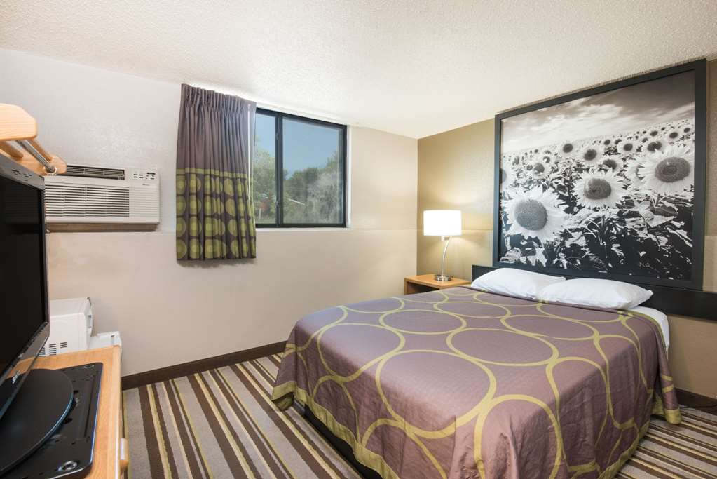 Super 8 by Wyndham Jamestown - photo 7