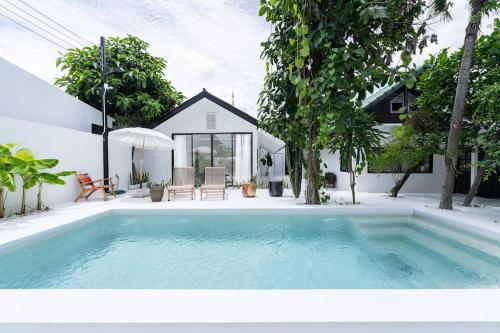 Stunning Pool Villa In Old Town Chiang Mai Daily Housekeeping — 5-Star Luxury Hotel in Chiang Mai, Thailand