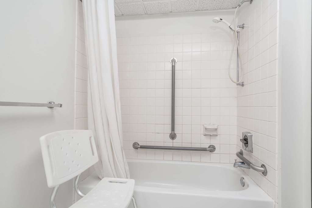 Super 8 by Wyndham Rice Lake - photo 9