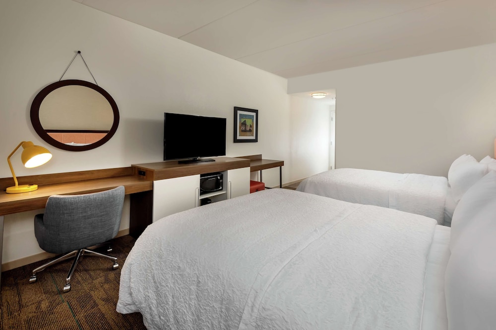 Hampton Inn Baltimore Bayview Campus - photo 16