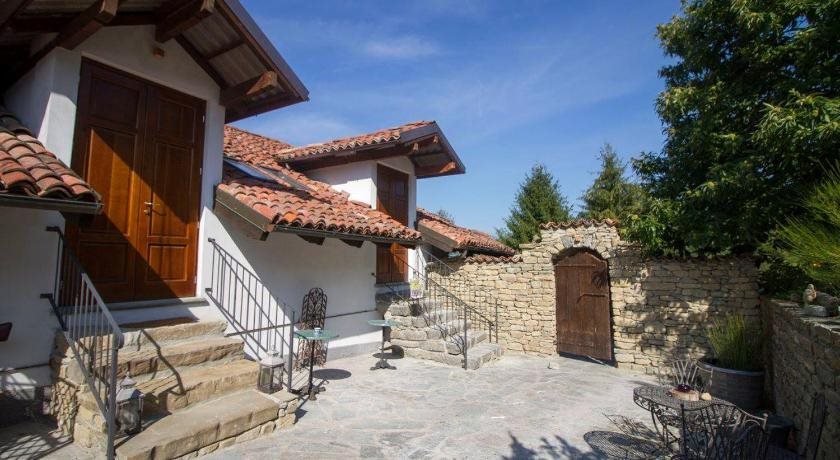 Agriturismo Poderi Zunino — 4-Star Luxury Hotel in Ponti, Italy