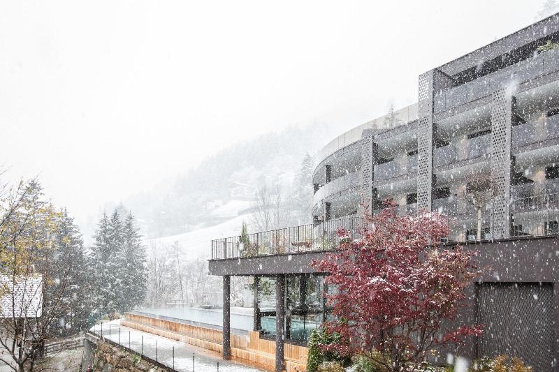 Hotel Bad Fallenbach — 4-Star Luxury Hotel in San Leonardo In Passiria, Italy