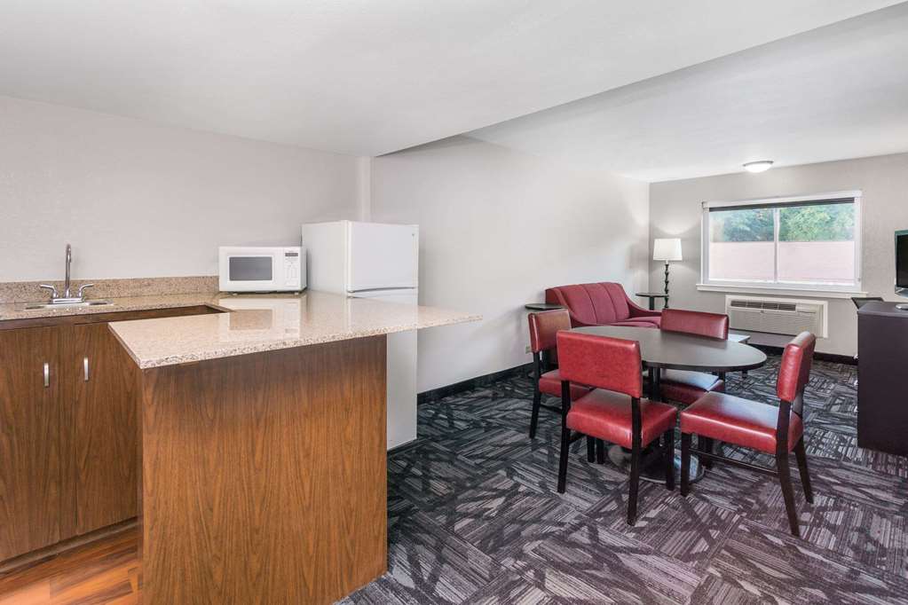 Ramada by Wyndham Tuscaloosa - photo 17