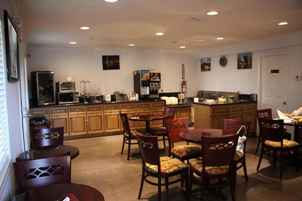 Ambassador Inn Alhambra - photo 15