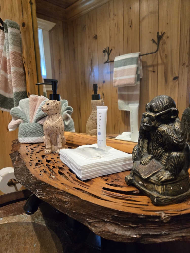NEW Jungle Paradise Treehouse Suite With Resort Amenities Elevator Access Outdoor Kitchen Lagoon Lazy River Pool RV Hook up - photo 28