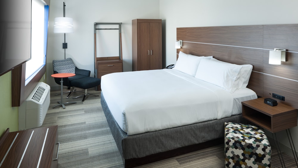 Holiday Inn Express & Suites Orlando at SeaWorld by IHG - photo 9