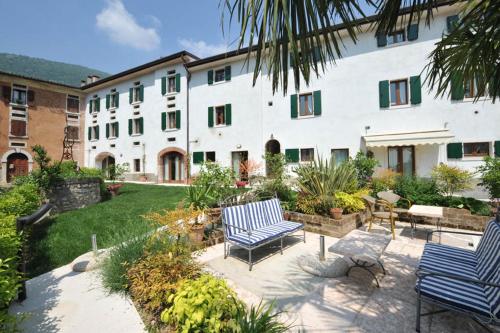 La Corte dei Limoni — 4-Star Luxury Hotel in Caprino Veronese, Italy