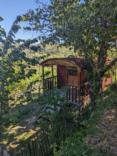 Roulotte À La Mauvaise Herbe — hotel in Barjols