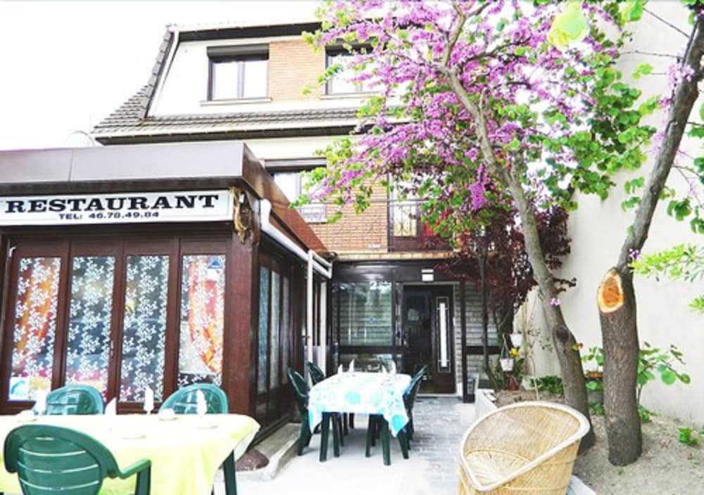 Hotel Paris Star in Villejuif, France