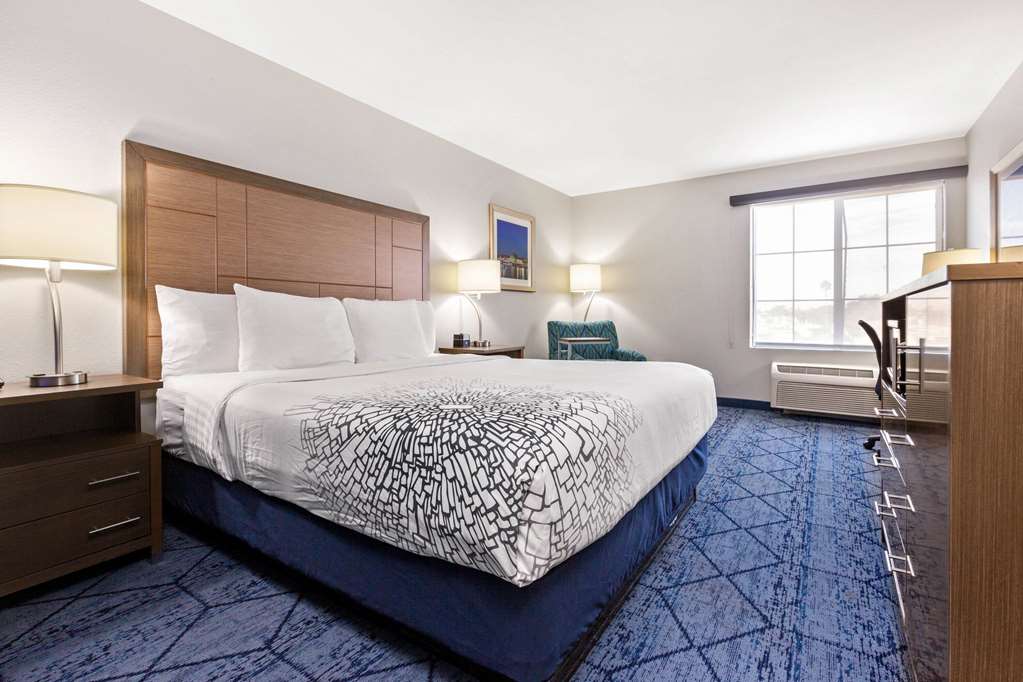 La Quinta Inn & Suites by Wyndham NE Long Beach Cypress - photo 24