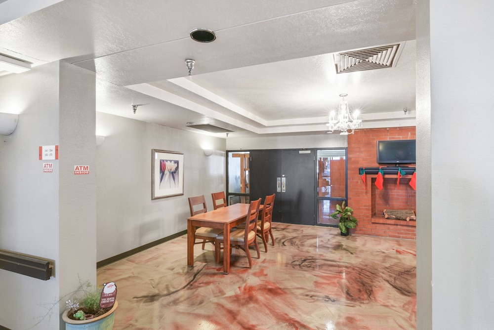 OYO Hotel Edmond University of Central Oklahoma - photo 16