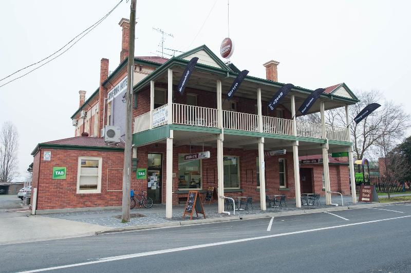 Riverina Hotel