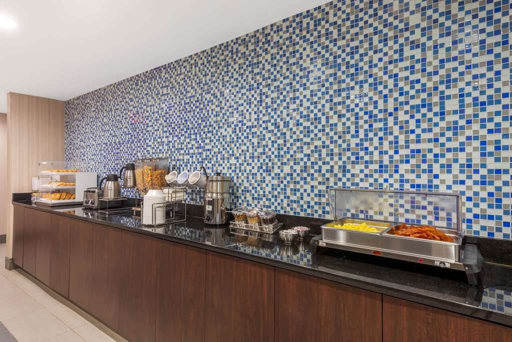 La Quinta Inn & Suites by Wyndham Aberdeen APG - photo 26