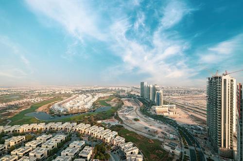 SmartStay at Carson Tower Panoramic City Views Modern Luxury Apartments — 5-Star Luxury Hotel in Dubai, United Arab Emirates