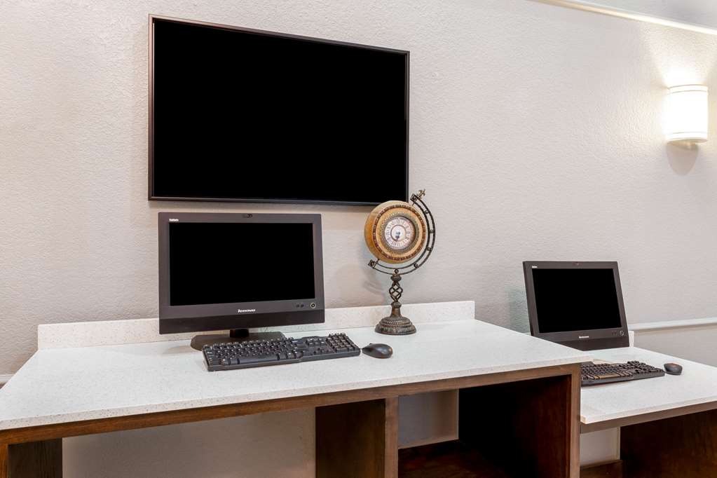 La Quinta Inn & Suites by Wyndham Kerrville - photo 43