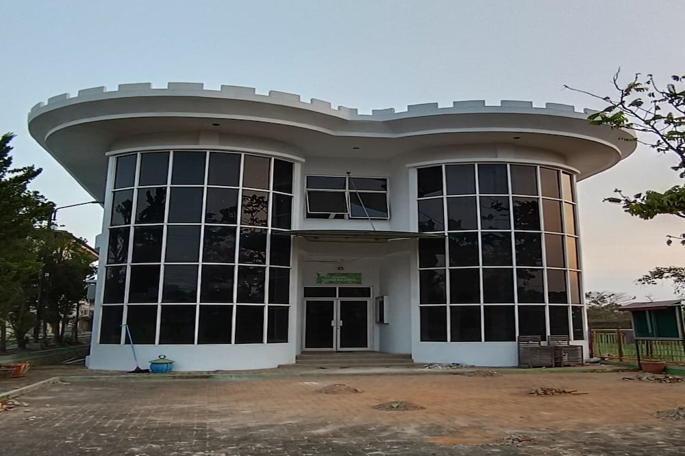 Hotel O Nilam Guest HouseNearYani Heahlerr — hotel in Marabahan
