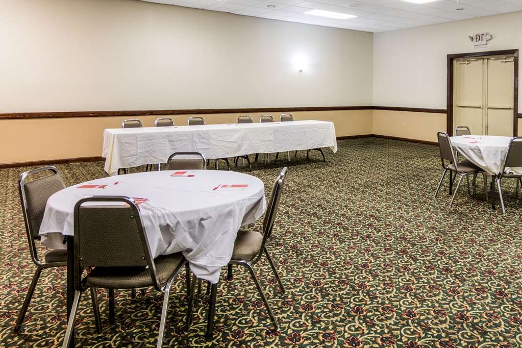 Econo Lodge Inn & Suites Conference Center - photo 23
