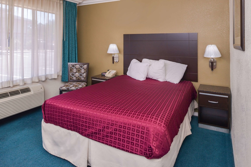 Atascadero Inn - photo 6