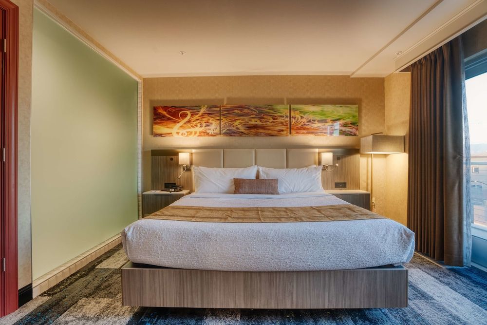 Best Western Premier NOHO Inn - photo 43