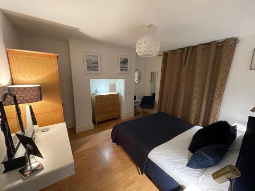 Central Whitby Ground Floor Dog Friendly Apartment Ideally Situated to Amenities Quiet Comfortable Location with Outside Space