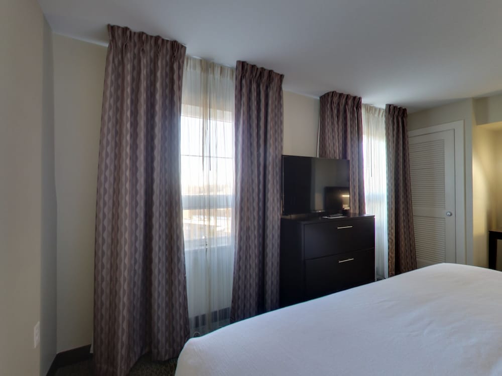 Staybridge Suites Madison Fitchburg - photo 7