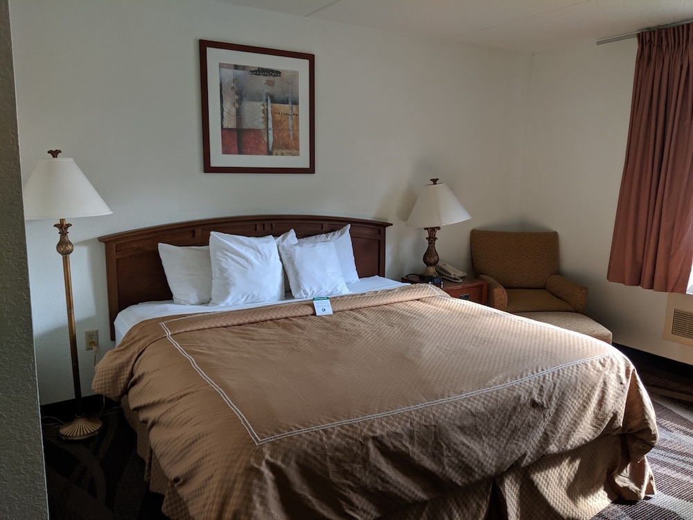 Boarders Inn & Suites by Cobblestone Hotels Ripon - photo 15
