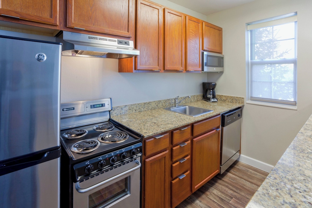 TownePlace Suites by Marriott Minneapolis West StLouis Park - photo 7