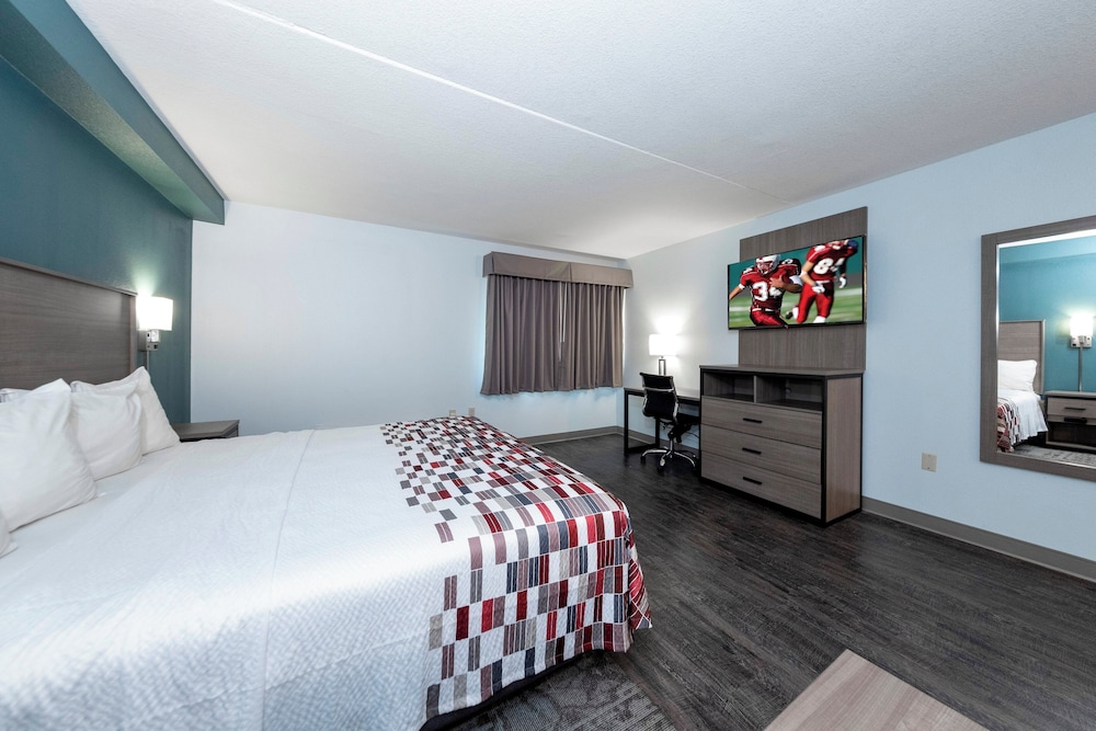 Red Roof Inn & Suites Wilmington New Castle - photo 10