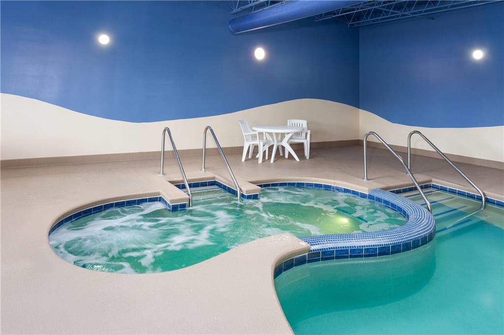Wingate by Wyndham Sheboygan - photo 7