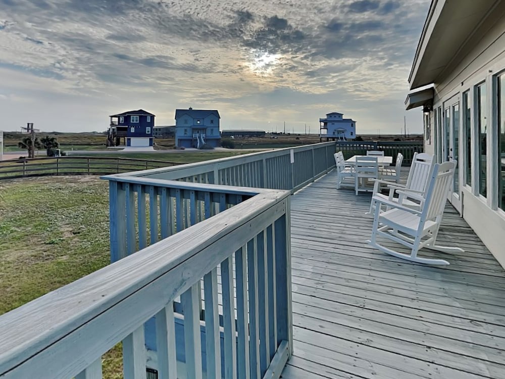 Sea View Villa by Silver Sands Vacation Rentals — 4-Star Luxury Hotel in Port Aransas, United States