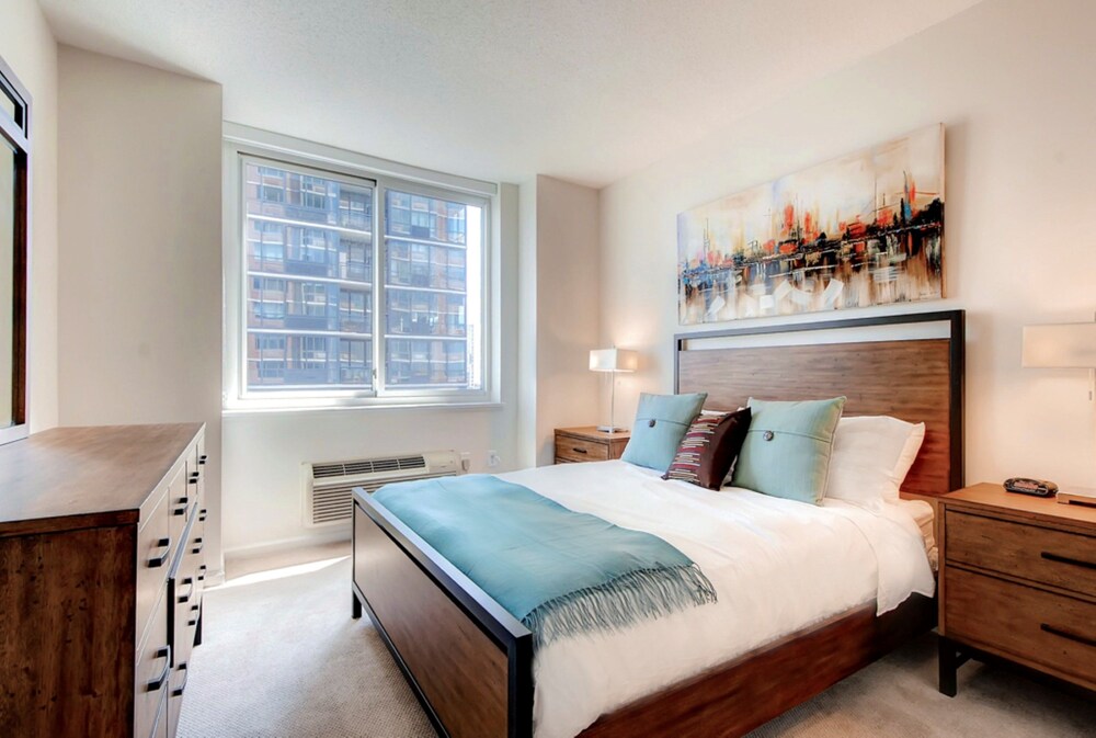 Global Luxury Suites at Newport - photo 9