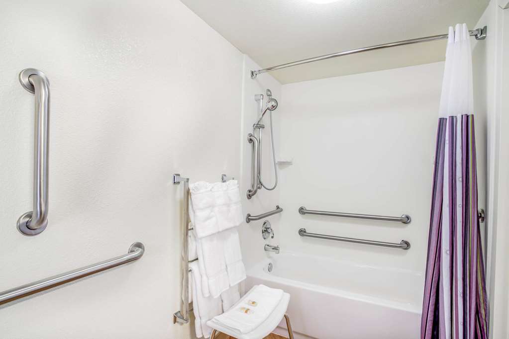 La Quinta Inn & Suites by Wyndham Danbury - photo 31