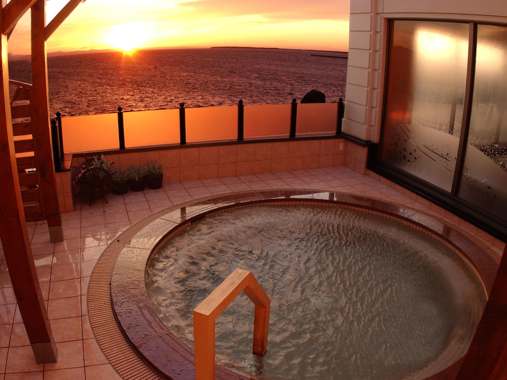Lake Saroma Tsuruga Resort — Kitami