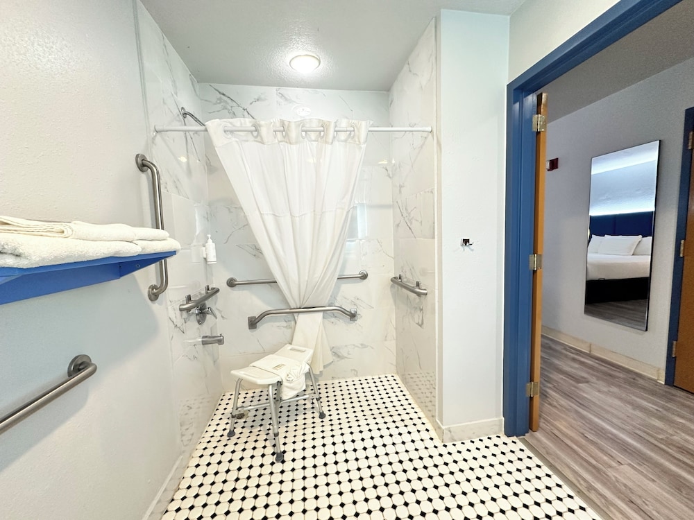 Microtel Inn by Wyndham Gallup - photo 27