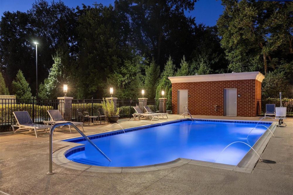 Hampton Inn Lexington Medical Center - photo 23