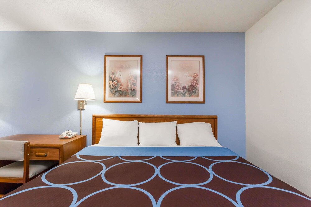 Super 8 by Wyndham Norwich - photo 3