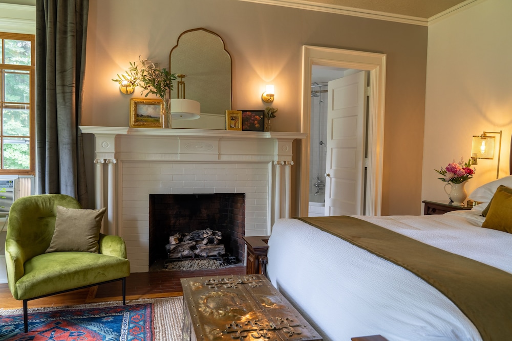 16 Elm Heritage Hotel - photo 11