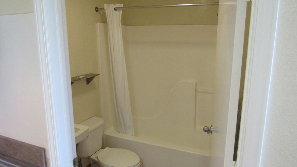 InTown Suites Extended Stay Nashville Bellevue - photo 23