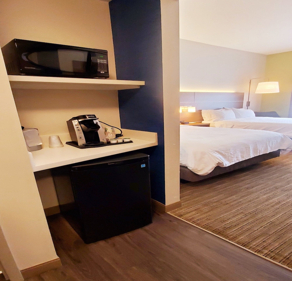 Holiday Inn Express & Suites Rehoboth Beach by IHG - photo 24