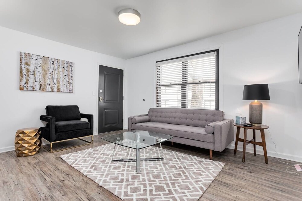 8 BRs Comprised of 4 2BR Suites by Domio - photo 41