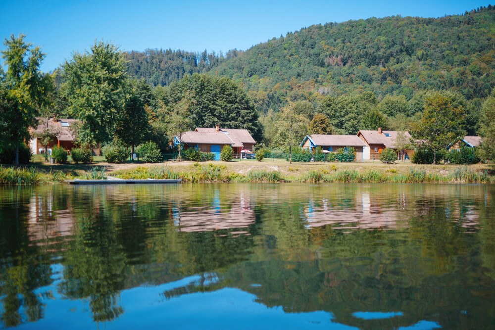 Les Bungalows du Lac de la Moselotte — 4-Star Luxury Hotel in Saulxures-Sur-Moselotte, France