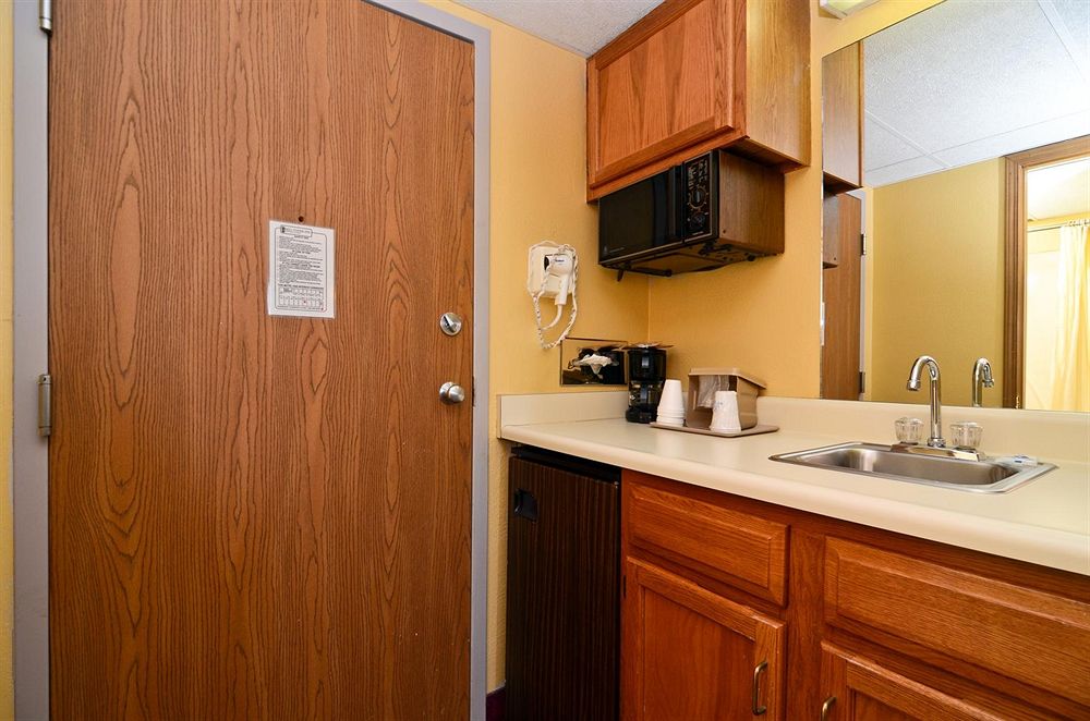 Americas Best Value Inn Bell Tower - photo 11