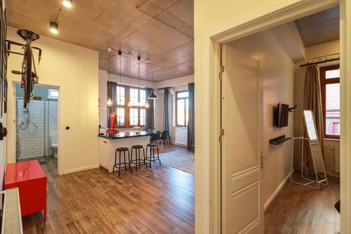 Chic Abanotubani Apt By Wehost