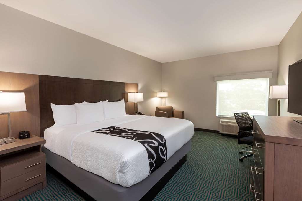 La Quinta Inn & Suites by Wyndham Lafayette Oil Center - photo 22