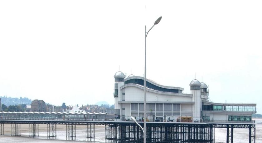 Bay & Harbour Luxury Holiday Apartments — 4-Star Luxury Hotel in Weston-Super-Mare, United Kingdom