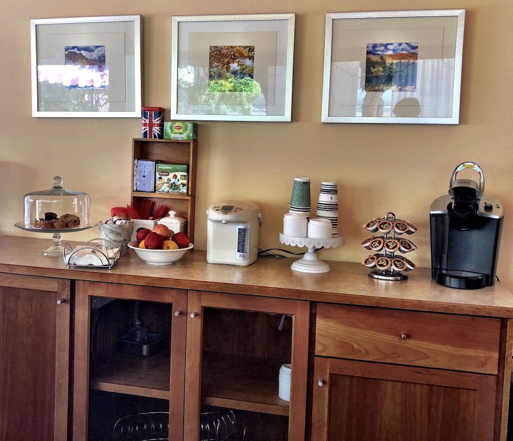 Piazza's Pine Cone Inn - photo 17