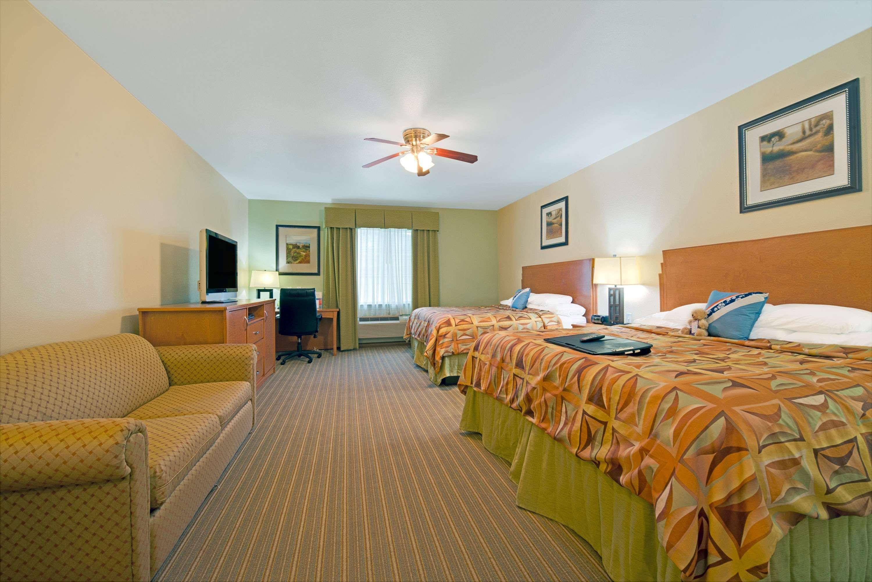 Super 8 By Wyndham Austin Airport North - photo 4
